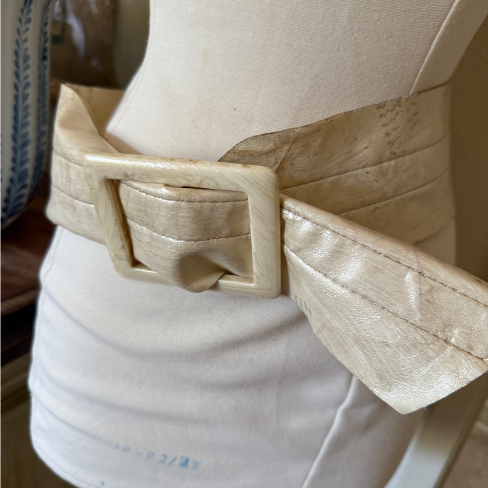 Metallic white textured Stylish Cream Belt with Buckle adjustable Sz Medium
